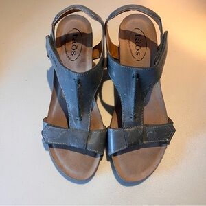 Taos Footwear Gray Leather T-Strap Sandals with Adjustable Ankle Strap